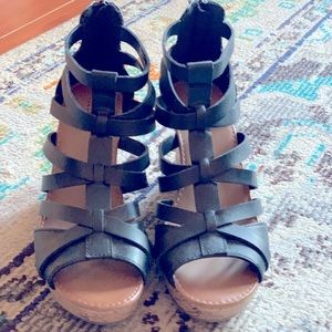 Straps Black Platform shoes
